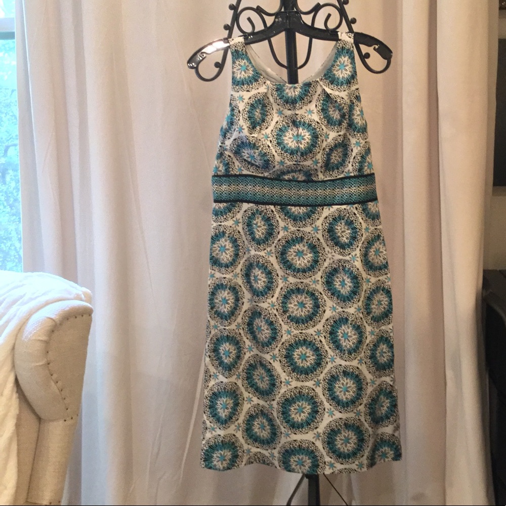 Maggie London sleeveless shift dress for summer